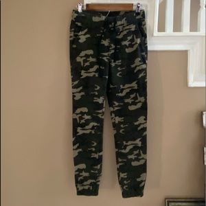 Camo crop pants size 5/27 inseam 25